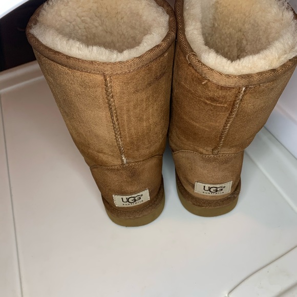 UGG Classic Short Sz 8 - Picture 12 of 12